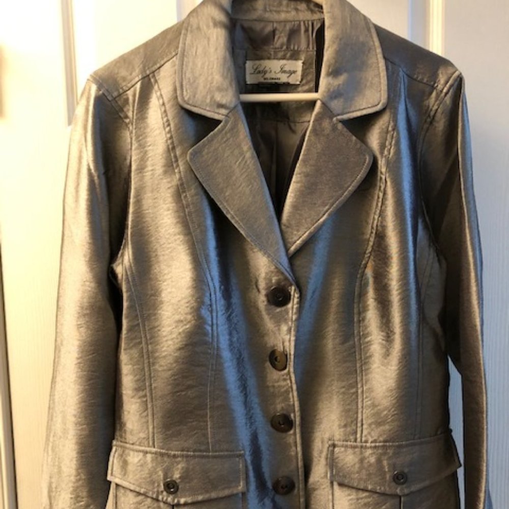 ⬇️Silver Metallic Blazer